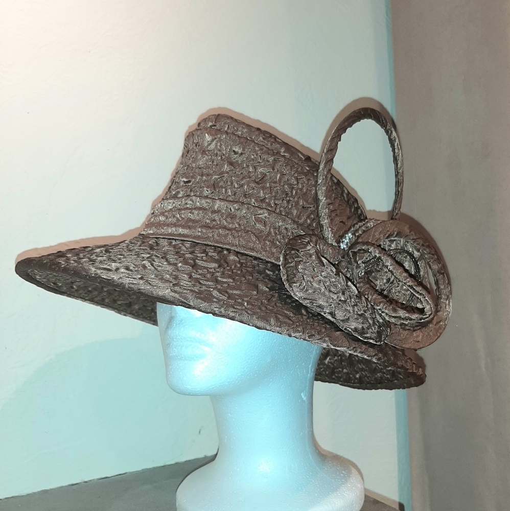 Nina Massini church hat